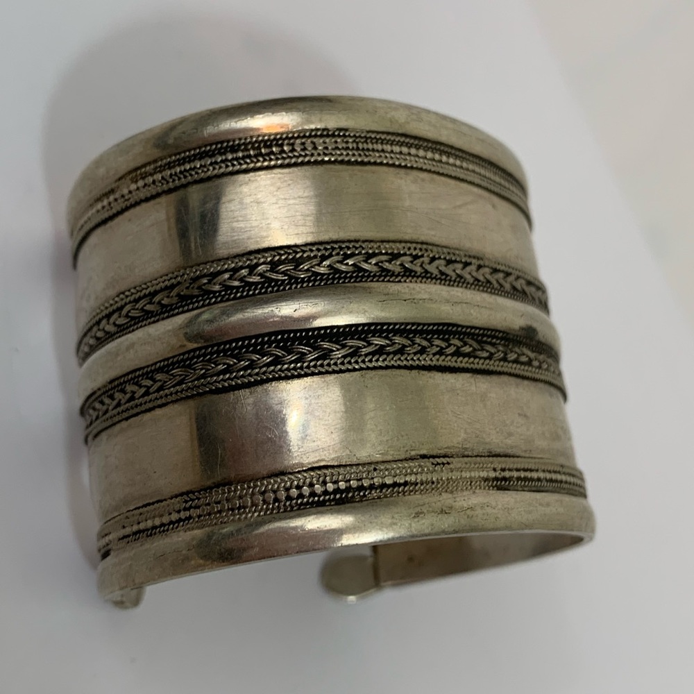 Vintage Silver tone heavy uff bracelet